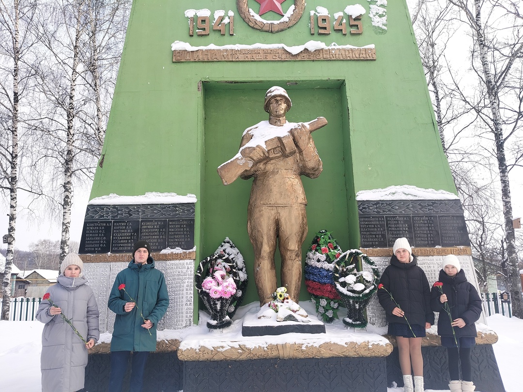 Возложение цветов.